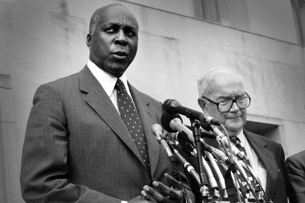 Vernon E. Jordan Jr., lawyer and D.C. political power broker, dies at 85